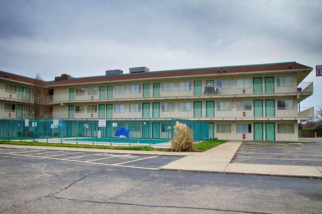 Super 8 By Wyndham Florence Exterior photo