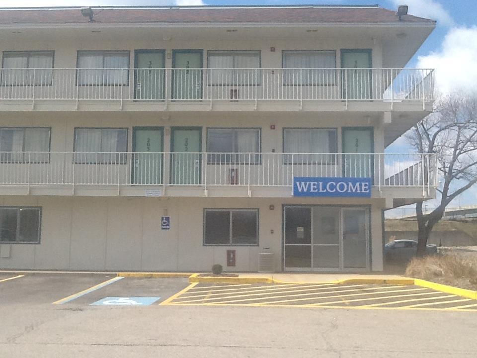 Super 8 By Wyndham Florence Exterior photo